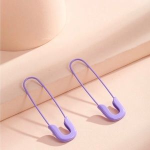 🧷 Lilac purple safety pin earrings | Like new!